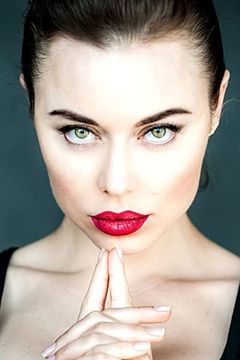 Dasha German interpreta Bar Girl