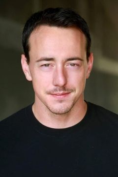 Chris Coy interpreta Jimmy