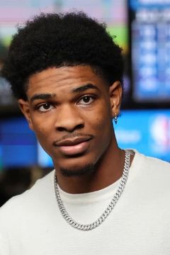 Scoot Henderson interpreta Romeo Travis