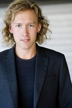 Trevor Kristjanson interpreta Orderly