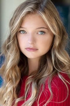 Shae Smolik interpreta Young Gina