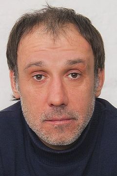 Mikhail Orlov interpreta Vitya
