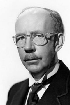 Hobart Cavanaugh interpreta Mr. Dover