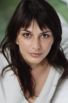 Marie Vernalde interpreta Clerk
