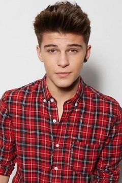 Sean Cavaliere interpreta Nathan