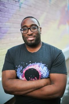 Justin Covington interpreta Paul