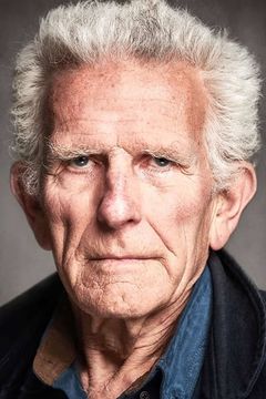 Colin Bennett interpreta Ben's Father