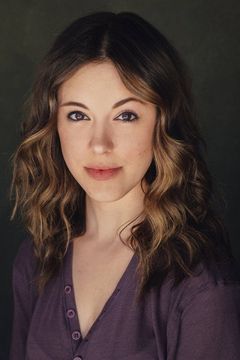 Ashley Jackson interpreta Maddy