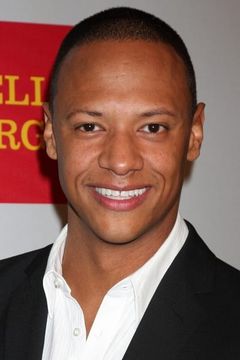 Emerson Brooks interpreta Eugene Shaw
