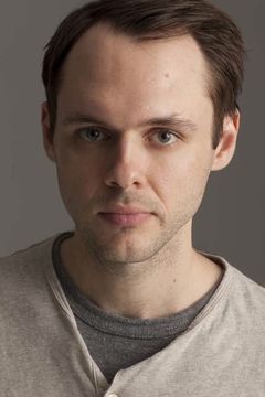 Christopher Denham interpreta Ronny Partiz