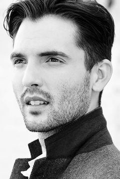 Joshua Desroches interpreta Vic Brody