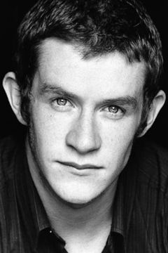 Philip Hill-Pearson interpreta Norman