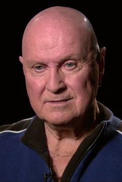 Bill Blackburn interpreta Prisoner (uncredited)