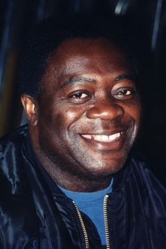 Yaphet Kotto interpreta FBI Agent Alonzo Mosely