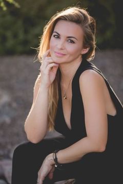 Amber Goetz interpreta Sorority Sister (uncredited)