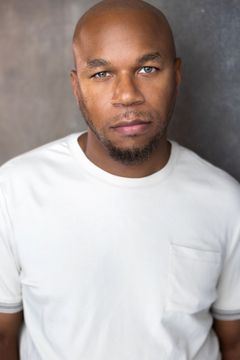 Amondre D. Jackson interpreta L.C. Cooke