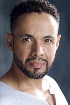 Leon Lopez interpreta Sete