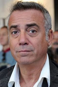 Massimo Ghini interpreta Cardinal Spalletta