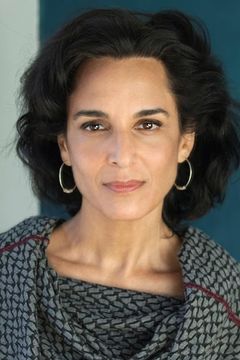 Deena Aziz interpreta Refugee (uncredited)
