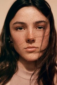 Lary Muller interpreta Brielle