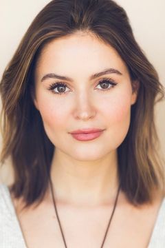 Anne-Marie Kennedy interpreta Hayley