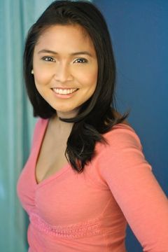 Zina Lee interpreta Heather