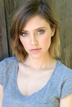 Amy Arburn interpreta Sam
