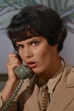 Mary Michael interpreta Receptionist (uncredited)