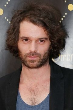 Julien Bravo interpreta Franck Valbone