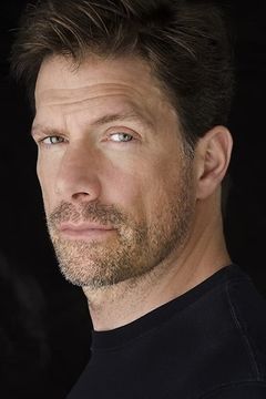 Jason Brooks interpreta Sean Monroe