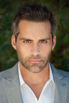 Riley Schmidt interpreta Rubber Man (Season 1)