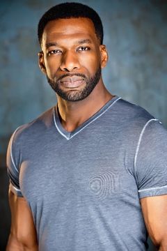 DeMark Thompson interpreta Sector 7 Agent