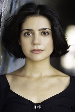 Emily Renée interpreta Mikka