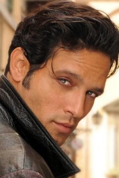 Gabriel Garko interpreta Tonio Fortebracci