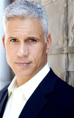 Vincent Teixeira interpreta FBI Agent