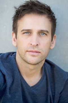 Cory Pendergast interpreta Car Hood Kid #2
