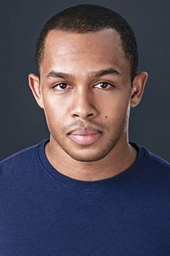 Dion Riley interpreta Young Man