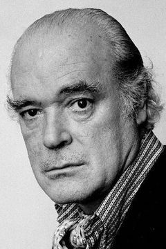 Patrick Magee interpreta Simone's Father