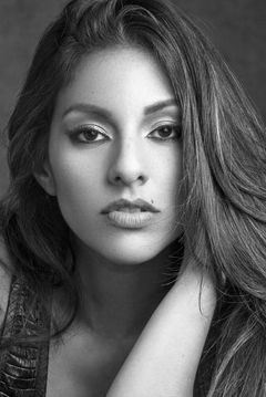 Tracy Perez interpreta Liza Mueller