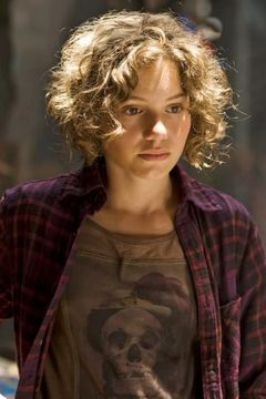 Valeria Eisenbart interpreta George