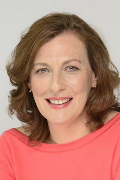 Nancy Ellen Shore interpreta Nurse (uncredited)