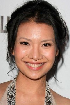 Gwendoline Yeo interpreta Ms. Deitch (voice)