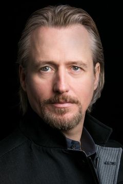 Linus Roache interpreta Michael Cutter