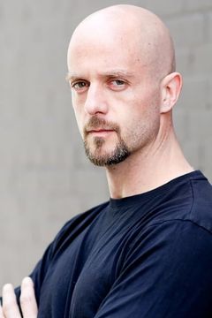 Vincent Rother interpreta SWAT Member Joe