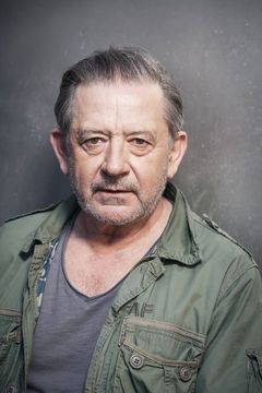 André Jung interpreta Hans van Daan