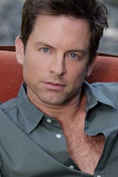 Michael Muhney interpreta Don Lamb