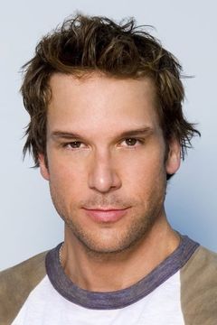 Dane Cook interpreta Neil Luff