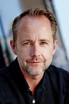 Billy Boyd interpreta Barrent Bonden, Coxswain