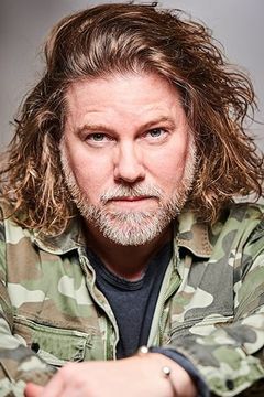 Jason Lines interpreta Shop Keeper