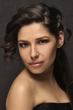 Dayana Amigo interpreta Bartender